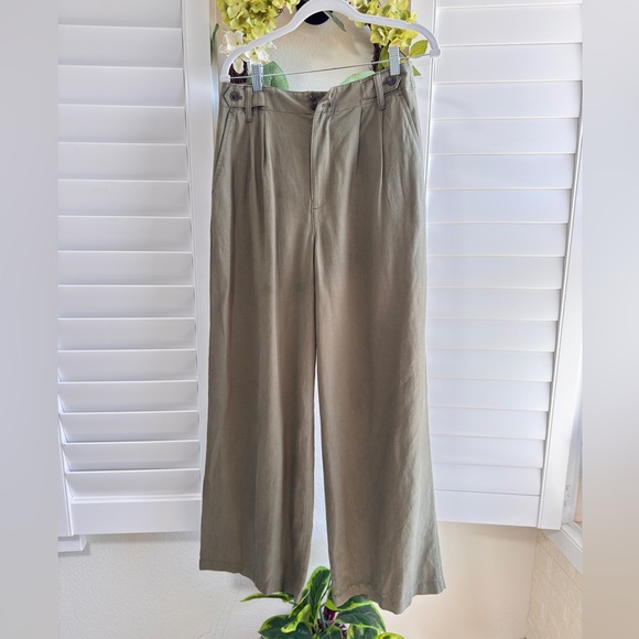 Madewell. Size 10. Harlow wide leg pants. Color: Olive